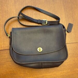Vintage COACH leather bag, Brown.   Excellent condition overall.
